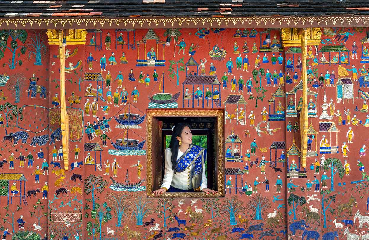 Wat Xieng Thong temple at Luang Prabang, image by Guitar photographer, Shutterstock