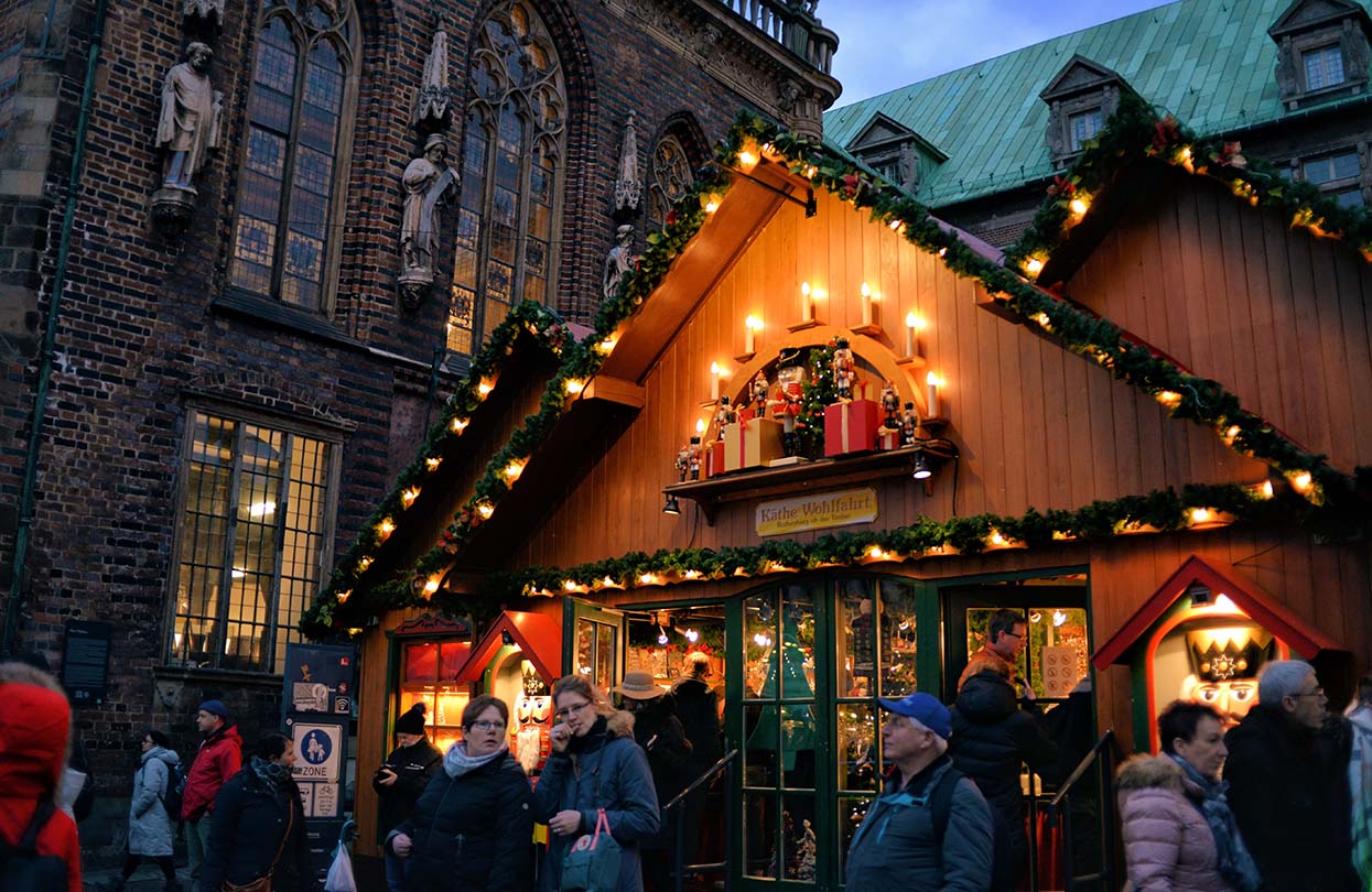 Christmas market in Hamburg, Image by Anastacija, Shutterstock